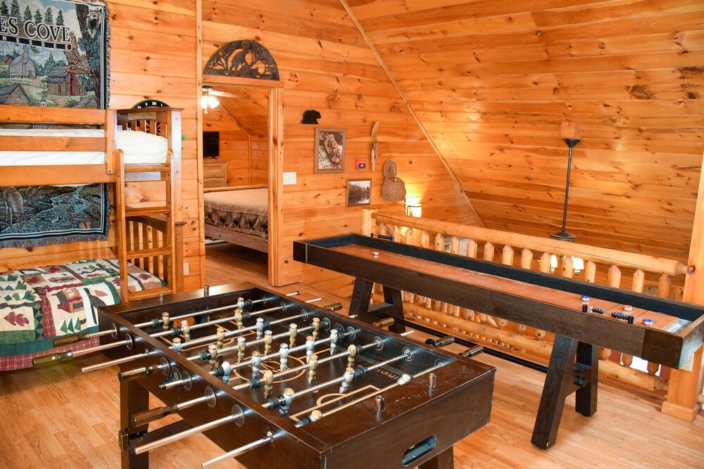 Quiet Harmony - 2BR/2BA In The Heart of Wears Valley, Walking Distance to Fishing Pond & Picnic Area