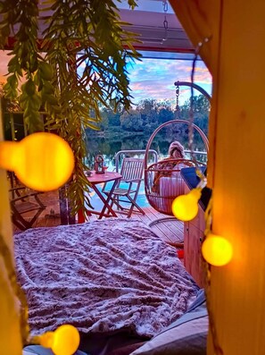 Room, Ensuite (Suite Stockholm) | 1 bedroom, desk, free WiFi, bed sheets