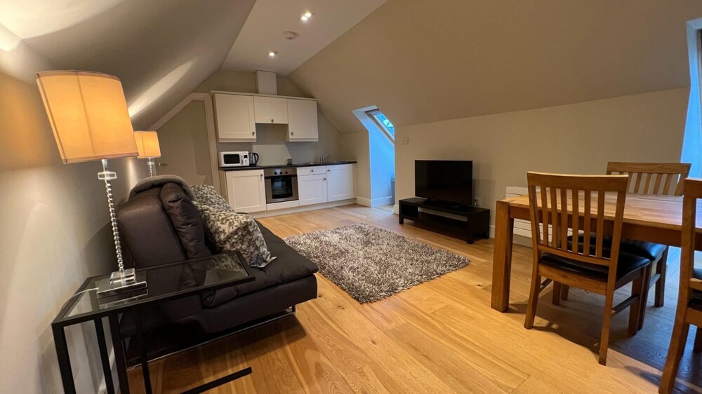 NEW 1BD Contemporary Home Upper Dunblane