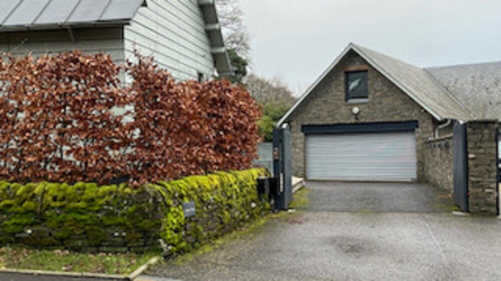 NEW 1BD Contemporary Home Upper Dunblane