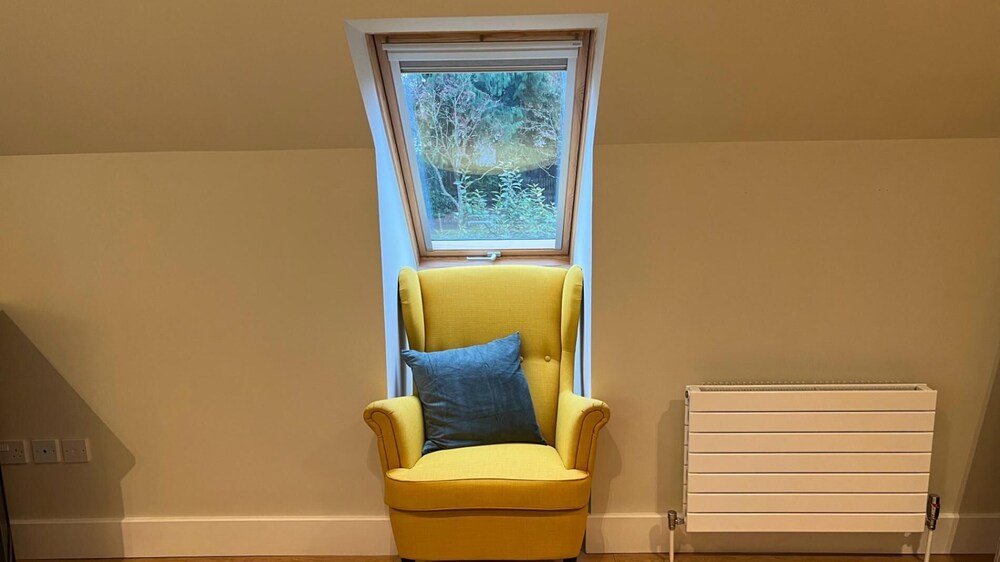 NEW 1BD Contemporary Home Upper Dunblane