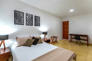 Hypo-allergenic bedding, free WiFi, bed sheets