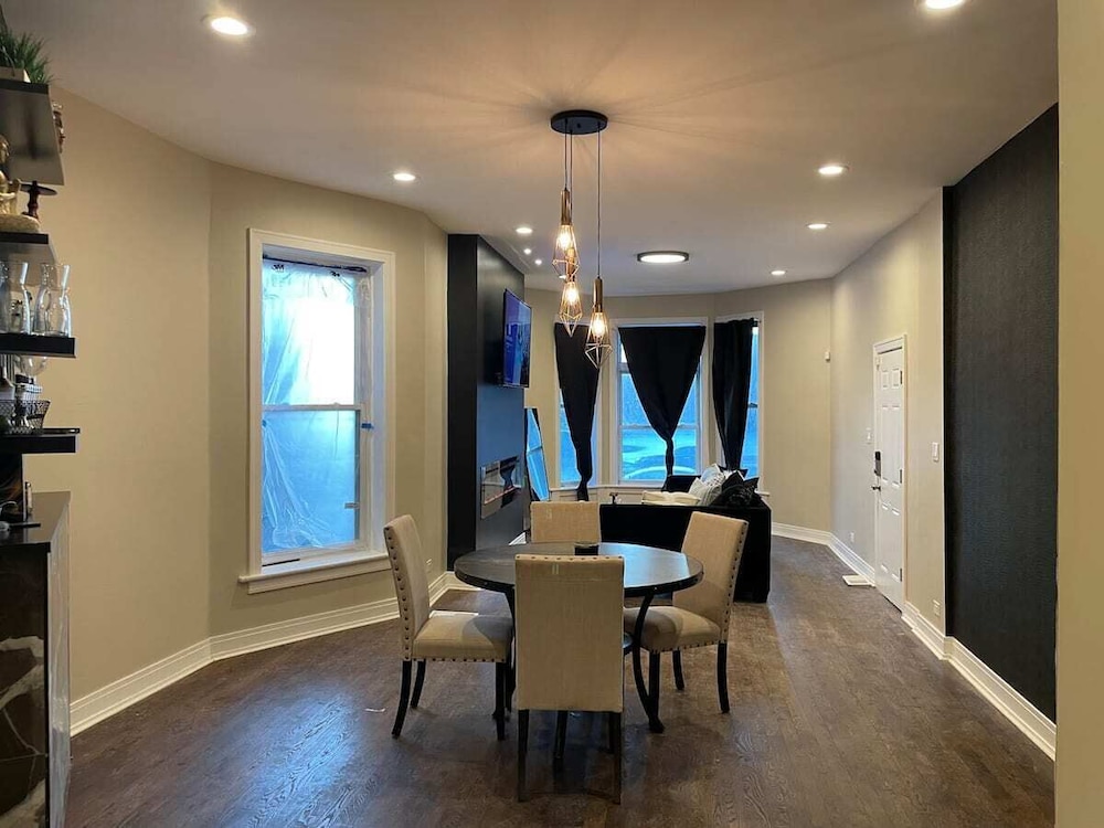 A stylish and spacious 2 bedroom apartment near downtown