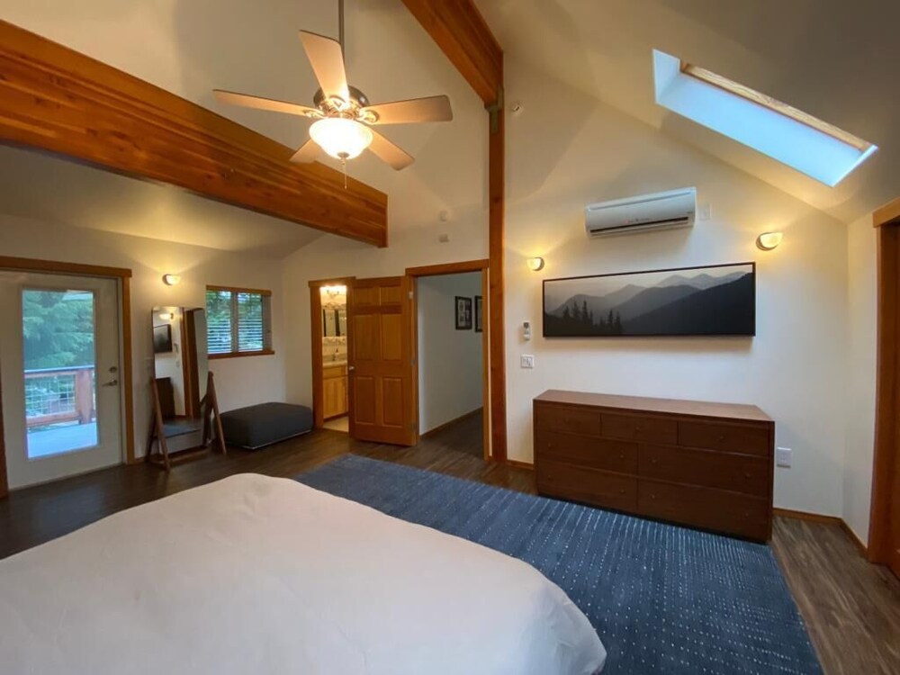 Vacation home near Mount Rainier National Park and Crystal Moutain Ski