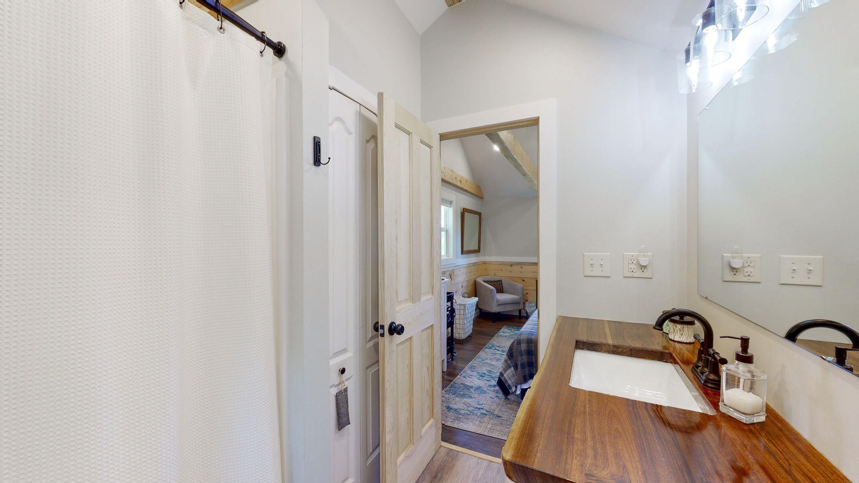 Newly Remodeled Cabin minutes away from Keuka Lake in Bath, United States