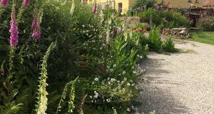 Frizenham Farmhouse B&B