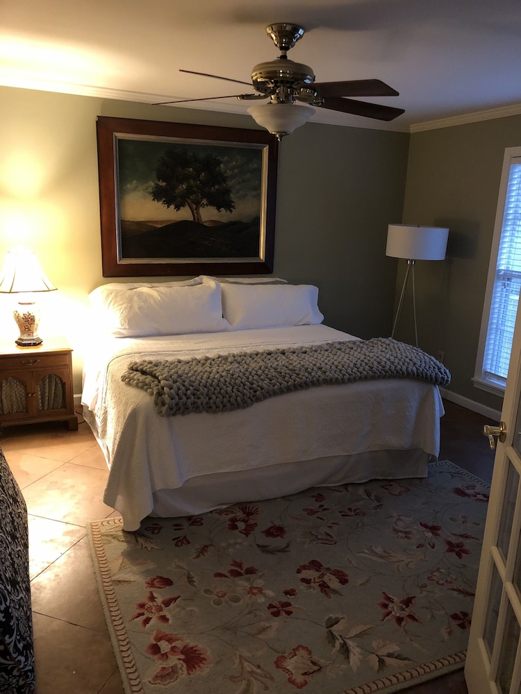 Only a mile from historic downtown Clarksdale! Clarksdale Vrbo