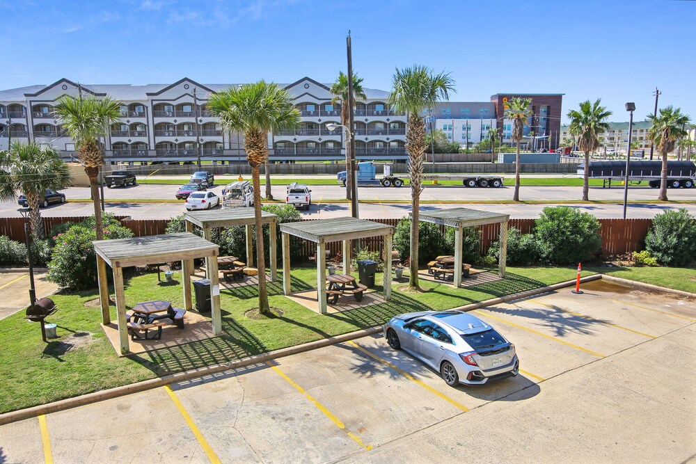 Casa Del Mar 180 - Coastal Condo