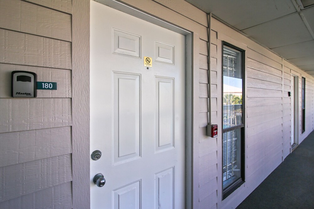 Casa Del Mar 180 - Coastal Condo