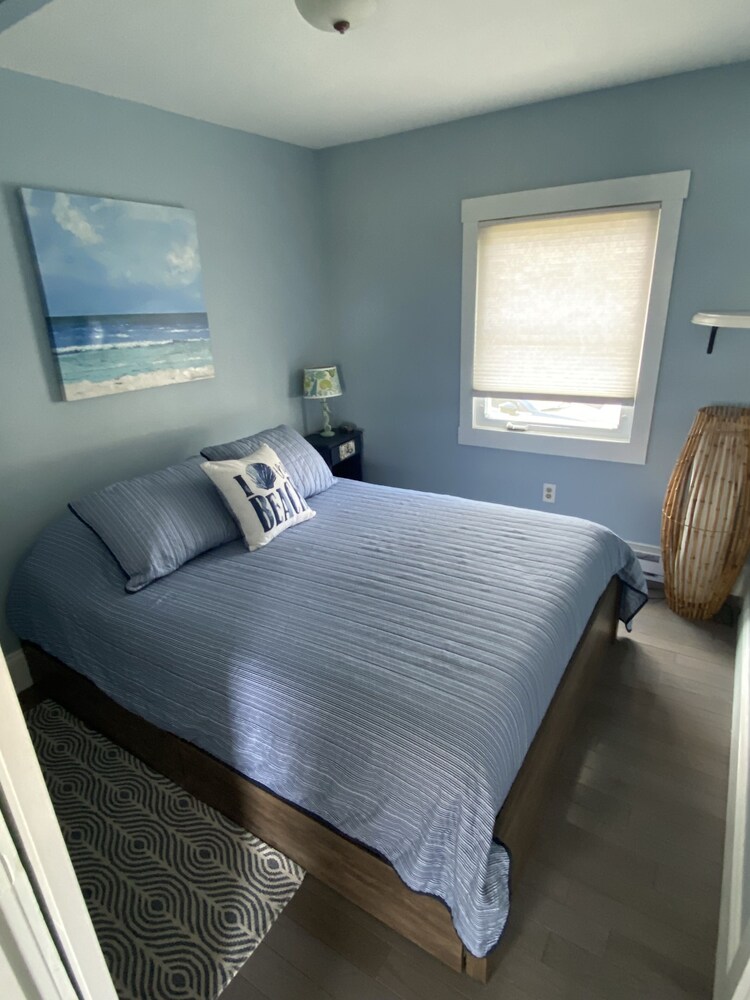 "Blue Heaven" Airy cottage just steps from Pine Point Beach, Maine