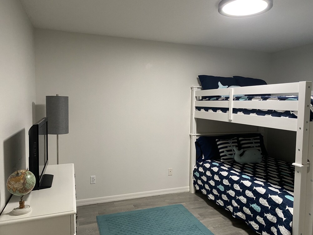 Anastasia House 2/2 - 3 miles from Daytona Beach