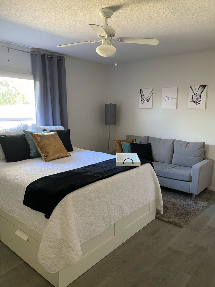 Anastasia House 2/2 - 3 miles from Daytona Beach