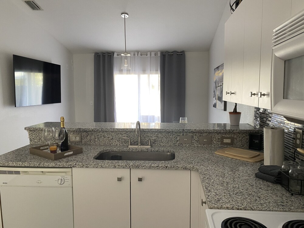 Anastasia House 2/2 - 3 miles from Daytona Beach