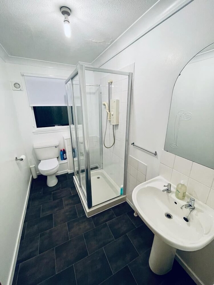 Modern 2bed Flat Near City Centre