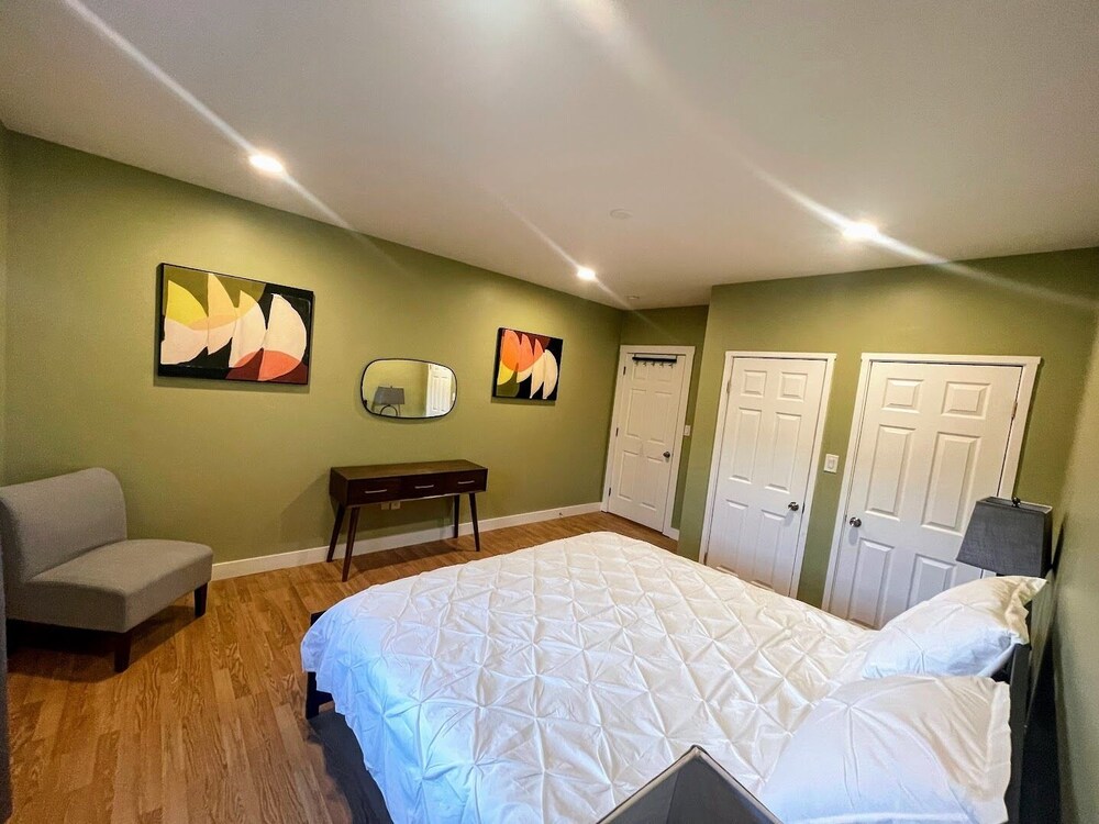 MODERN Spacious 4bed 2bath HARVARD MIT BOS Cambridge Somerville walk everywhere! Somerville Vrbo
