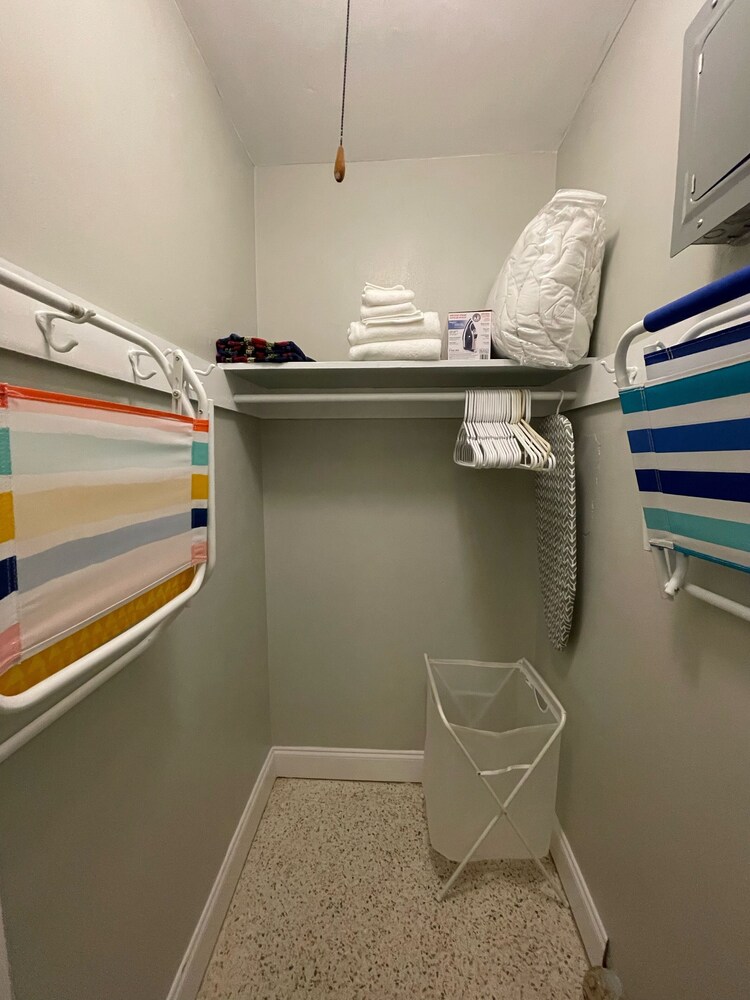 Anchors UP 2; WALK to Beach/Bars/Dining Clearwater Beach Vrbo