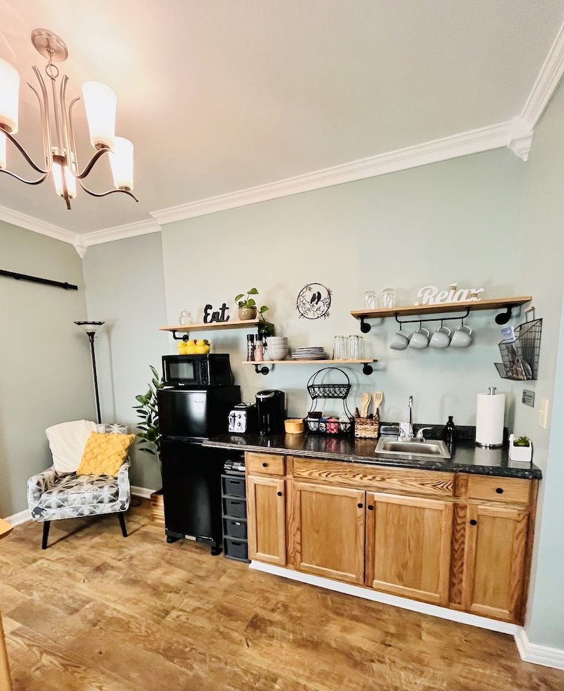 Nestled Inn, our cozy suite in the Village of Naples, N.Y. Naples Vrbo