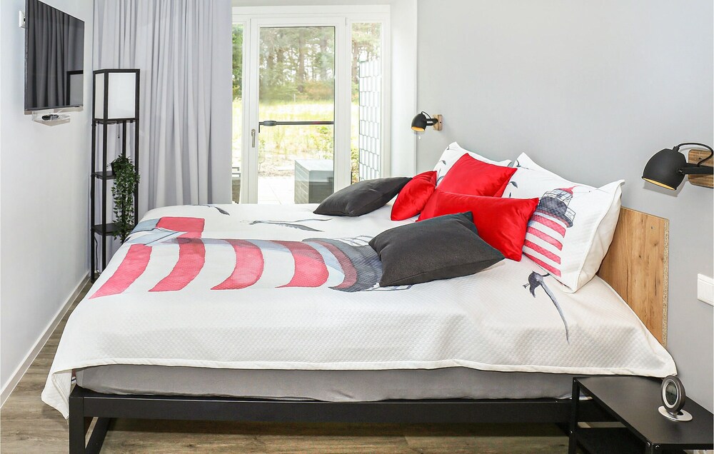 Vacation apartment in the monument directly by the sea. Prora Vrbo