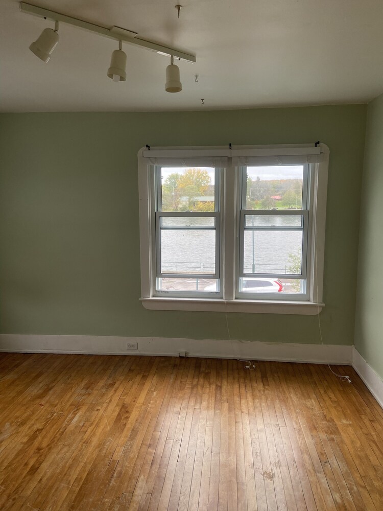 Century House on Trent River Frankford Vrbo