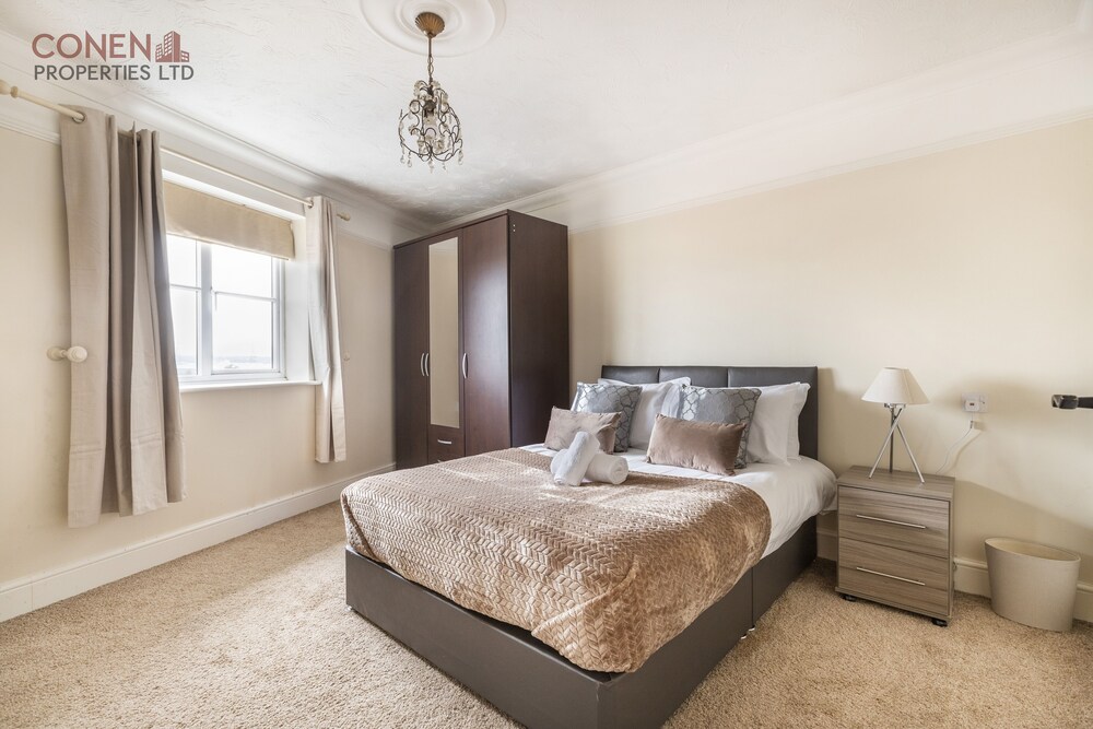 Stunning 2Bed Apartment in Grays West Thurrock Vrbo