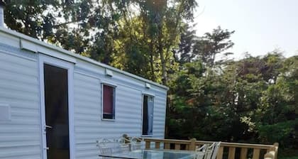 3 Bedrooms Bungalow With sea View and Enclosed Garden at Reville