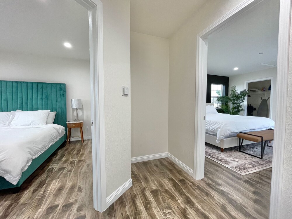 ☞Newly Built☞Near the BLVD☞ Lancaster Vrbo