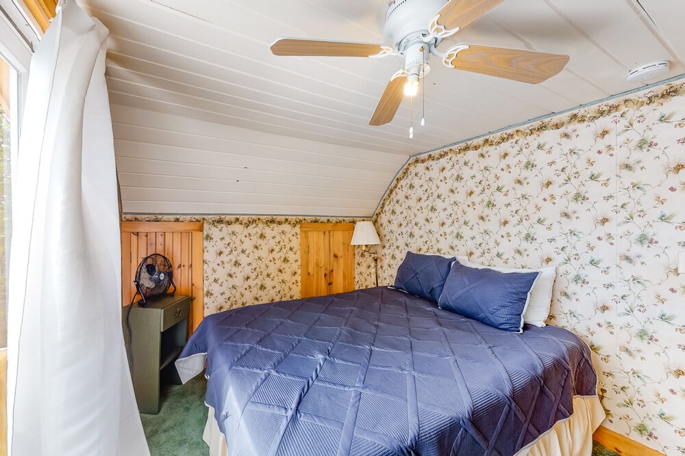 Lakefront cabin with private dock, wood stove, firepit, deck, & grill 1 dog ok Somerville Vrbo