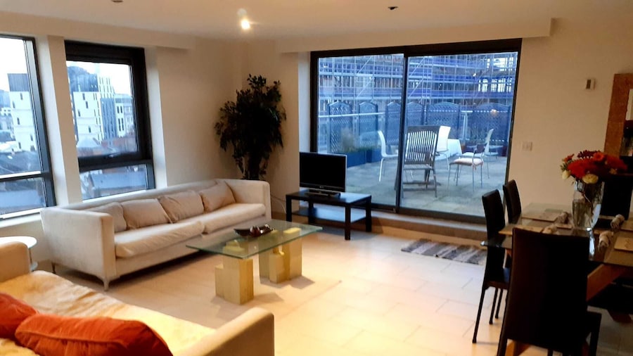 5 Bedroom 3 Bathroom Penthouse Apartment
