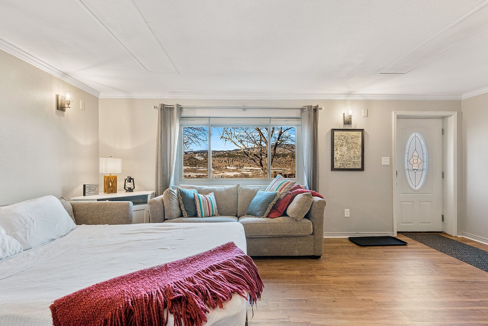 The Hilltop Hideaway A peaceful base camp for RMNP trips and Loveland