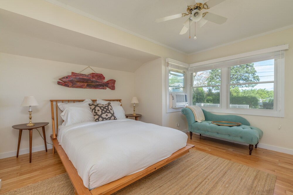 Lovely home w/ water views, steps to beach! Southold Vrbo