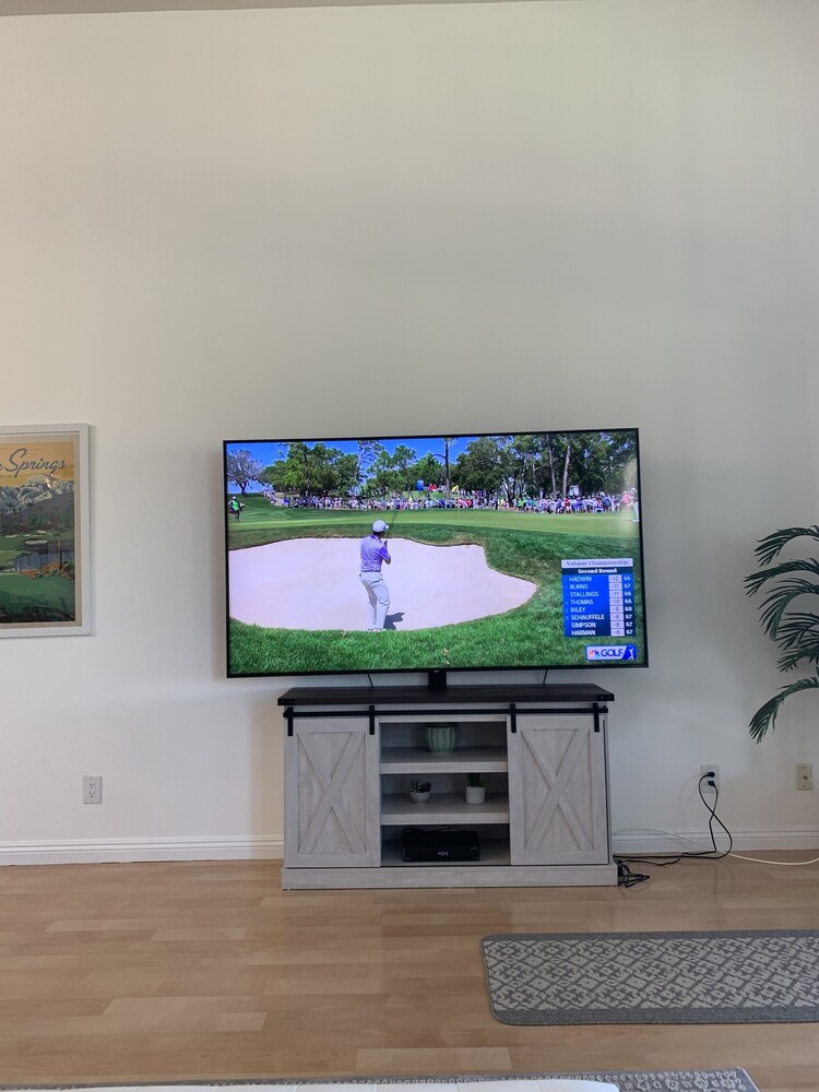 Beautiful 2 bed 2 bath condo on 12th hole Stadium course/PGA West La