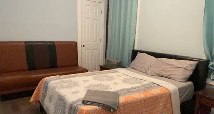 l 3 into Newark Airport Lower Level Apartment