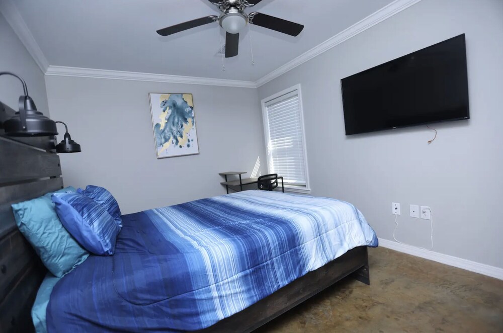 Upscale Peaceful Fun House w/ Deck 2 Min walk to Grambling Campus Grambling Vrbo