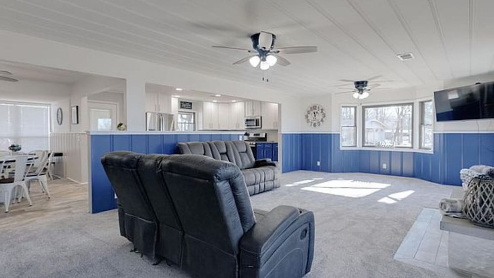 Lake Norfork view and easy access from this remodeled oasis that sleeps