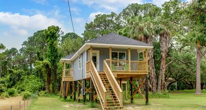Coconut Cottage - Feel Like You Are Sleeping In A Treehouse! Bikes Included - Close To Bike Trail 2 Bedroom Home by Redawning