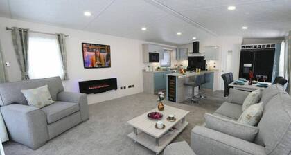 Superior 6 Berth Holiday Home in Suffolk,