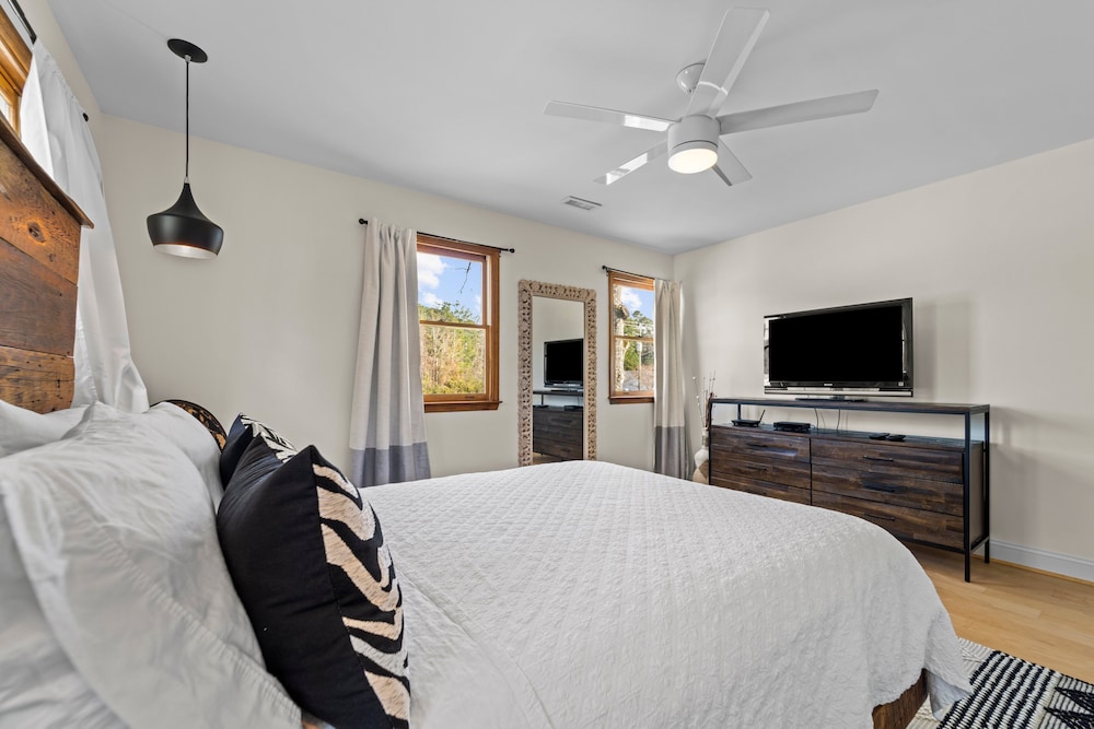 Luxury Boutique Style Rentals located in the Village of Oriental