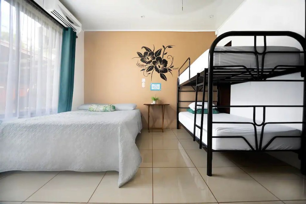 villa w/pool (very private) 10min from downtown La Fortuna