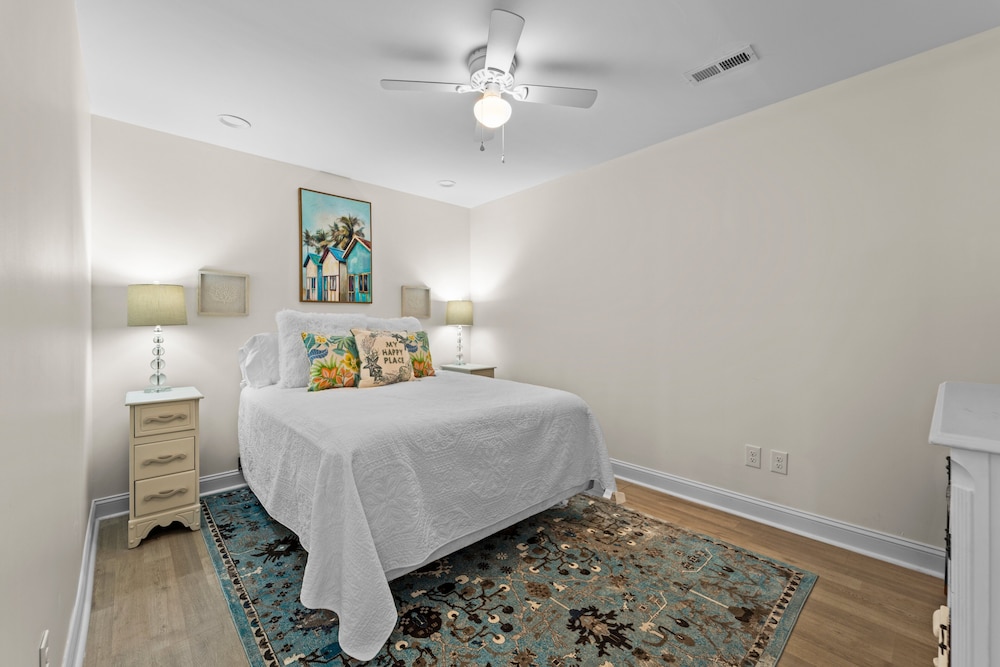 Entire Suite Walk & Bike to Everything! Oriental Vrbo