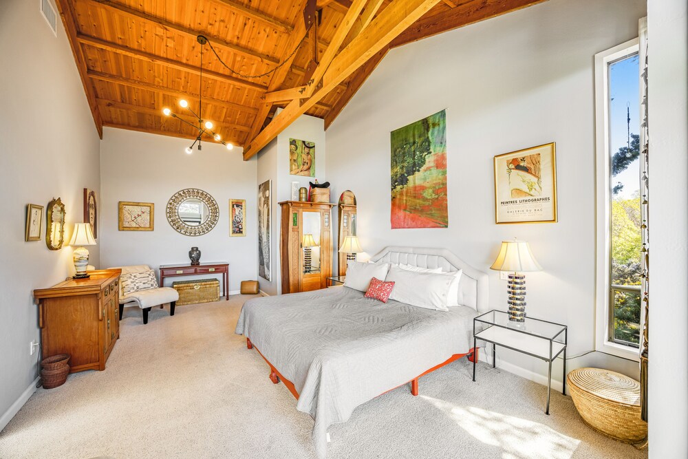 & private oceanview oasis with hot tub, home office, & amazing locale Bodega Bay Vrbo