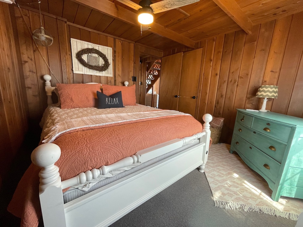 Cozy Lake View Cabin with Porch, Pet Friendly D'arbonne Nest Rentals