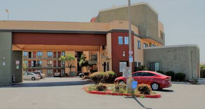 Rancho San Diego Inn & Suites