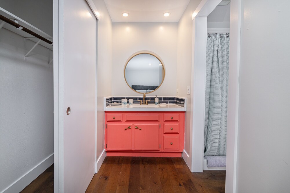 Comfy House W/ Big Pool / hot tub !!! Elk Grove Abritel