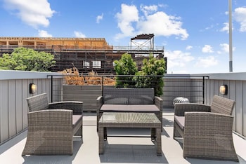 EXQUISITE Philly Home Huge Spa Shower