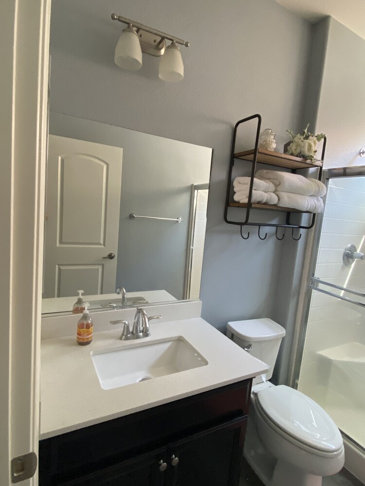 Entire cozy guest suite with private entry! North Las Vegas Vrbo