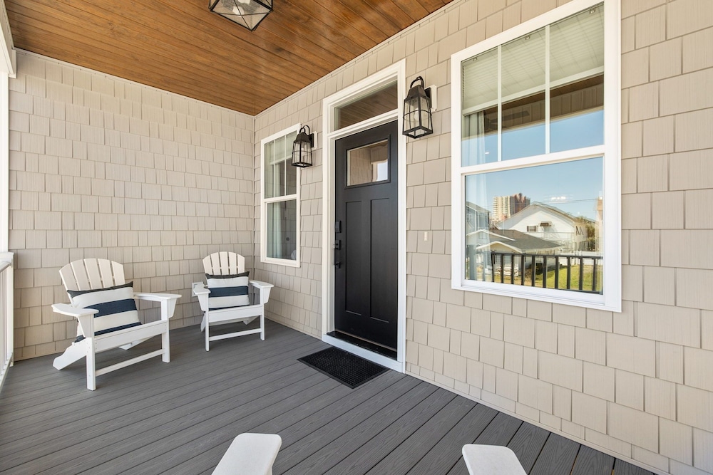 to 30 North—LUXURY Home with Private Pool! Pet Friendly