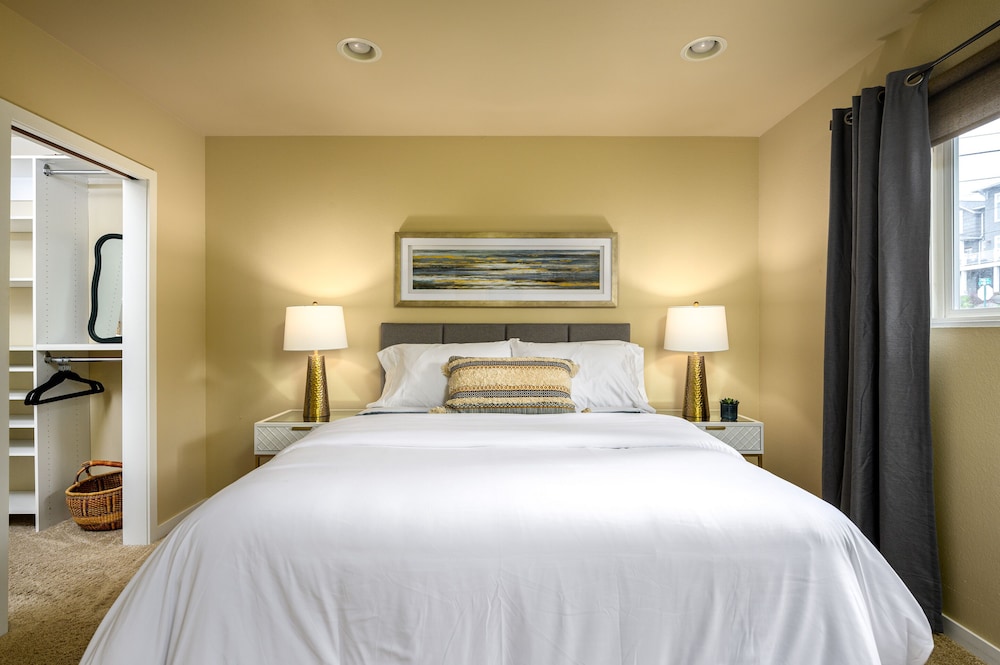 Fantastic Bellingham Bay View Condo just steps to Fairhaven Village