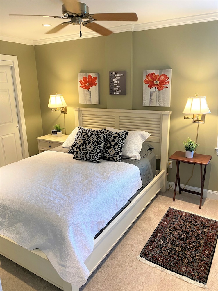 Eastport Condo in Building with Rooftop Water Views of Spa Creek