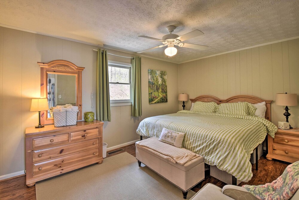 Lakefront Lavonia Cottage w/ 2Story Dock! Hart County Vrbo