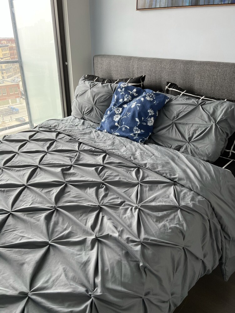 2 bed downtown sleeps 6 across jets arena Winnipeg Vrbo